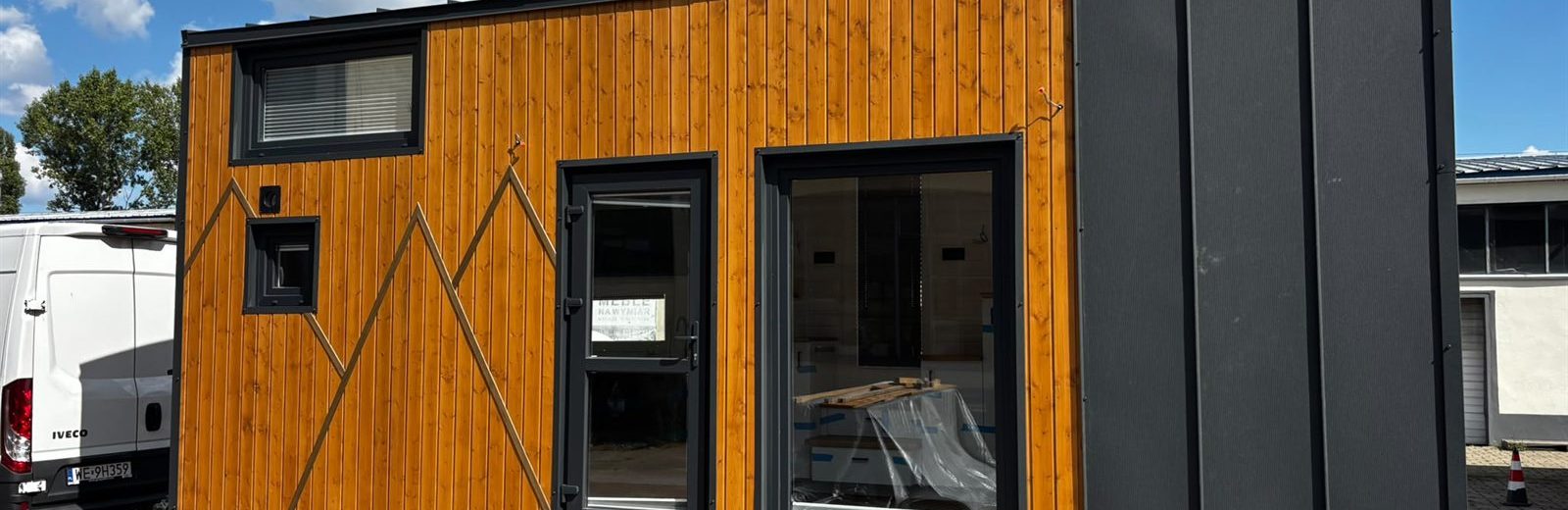 TinyHouse-Zeuthen &ndash; Au&szlig;enansicht der Eingangsseite
